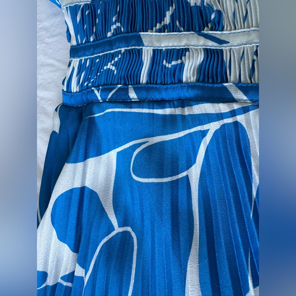 Elegant Blue Floral Strapless Dress - Picture 13 of 13